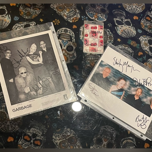 GARBAGE Autographed Memorabilia & Access All Area’s Pass‼️VERIFIED AUTHENTIC‼️ - Picture 2 of 12